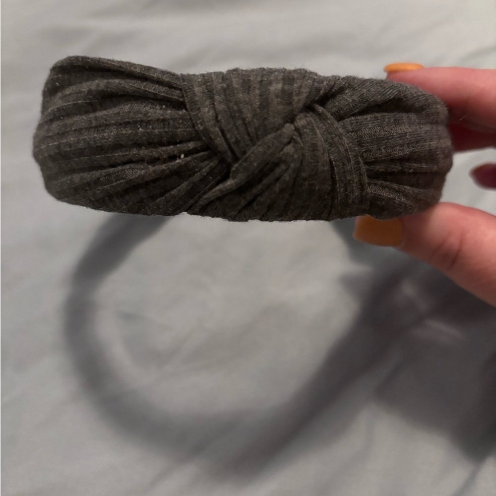 Gray knotted headband - Picture 2 of 2